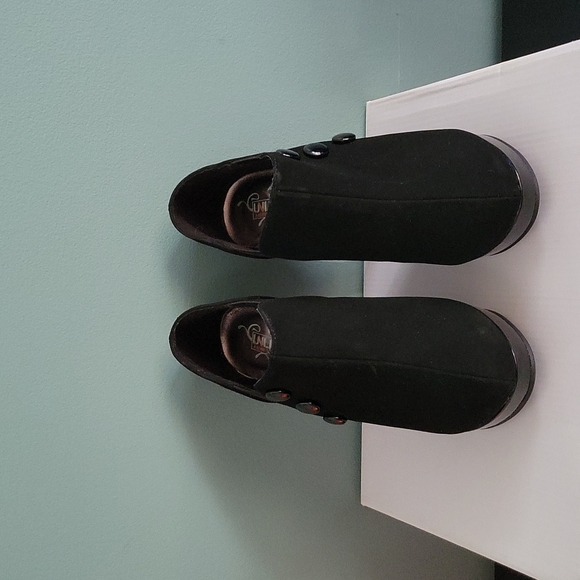 UNLISTED (KENNETH COLE)~ Heeled Shoe, Black, 6 - Picture 2 of 8